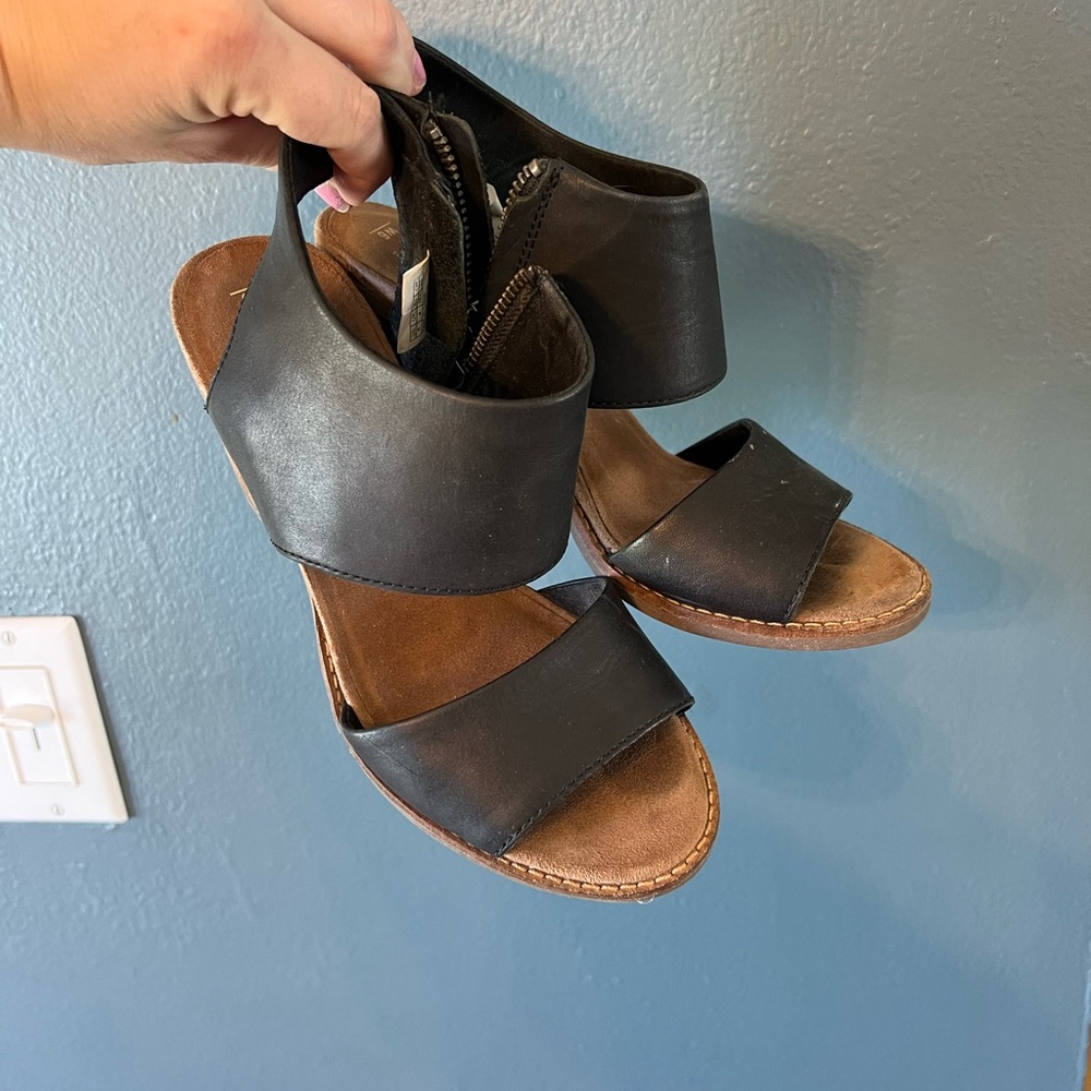 Tom’s heels